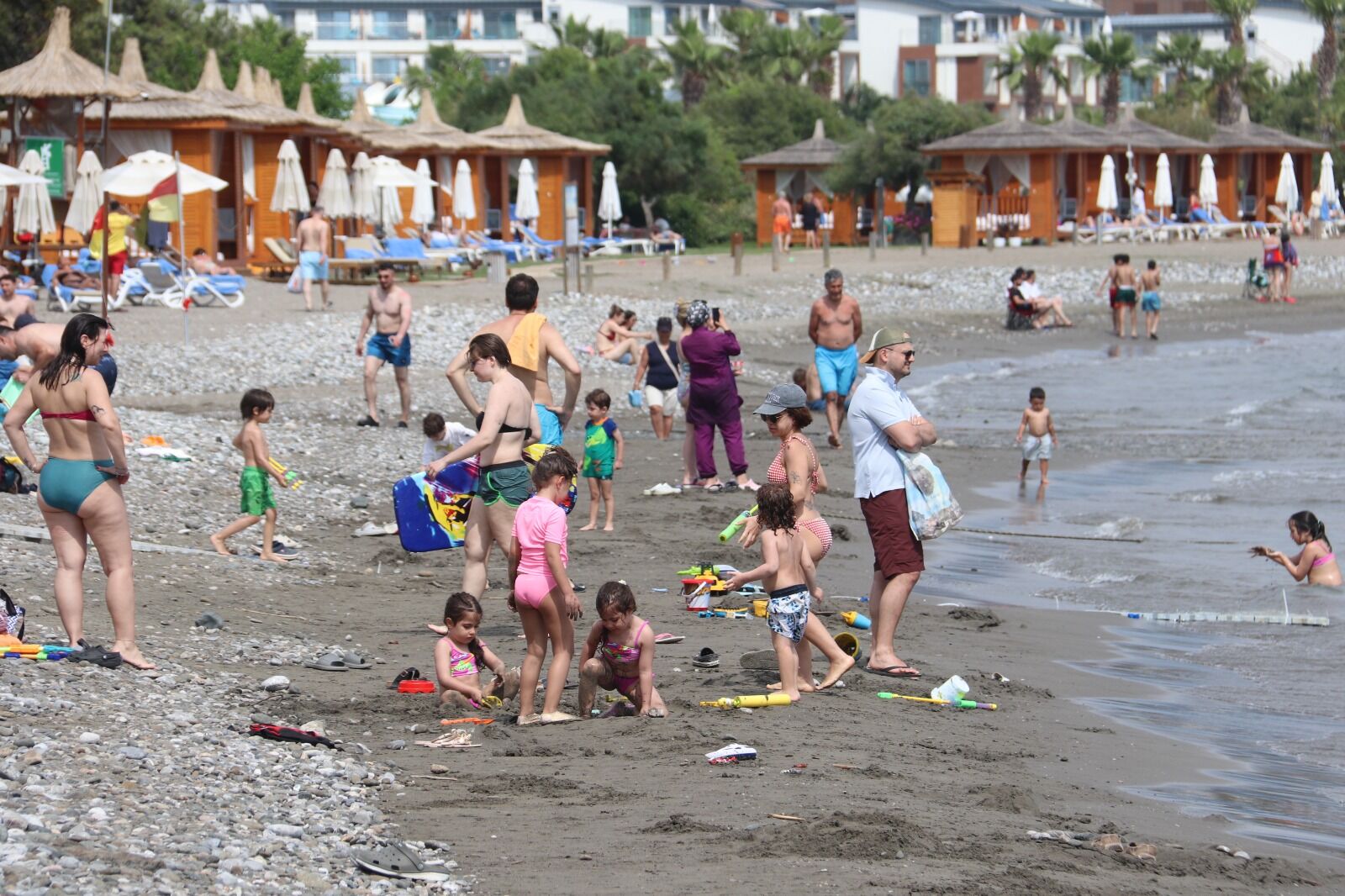 Fethiye’de Uygun Fiyatlı Plaj Bayramda Doldu Taştı