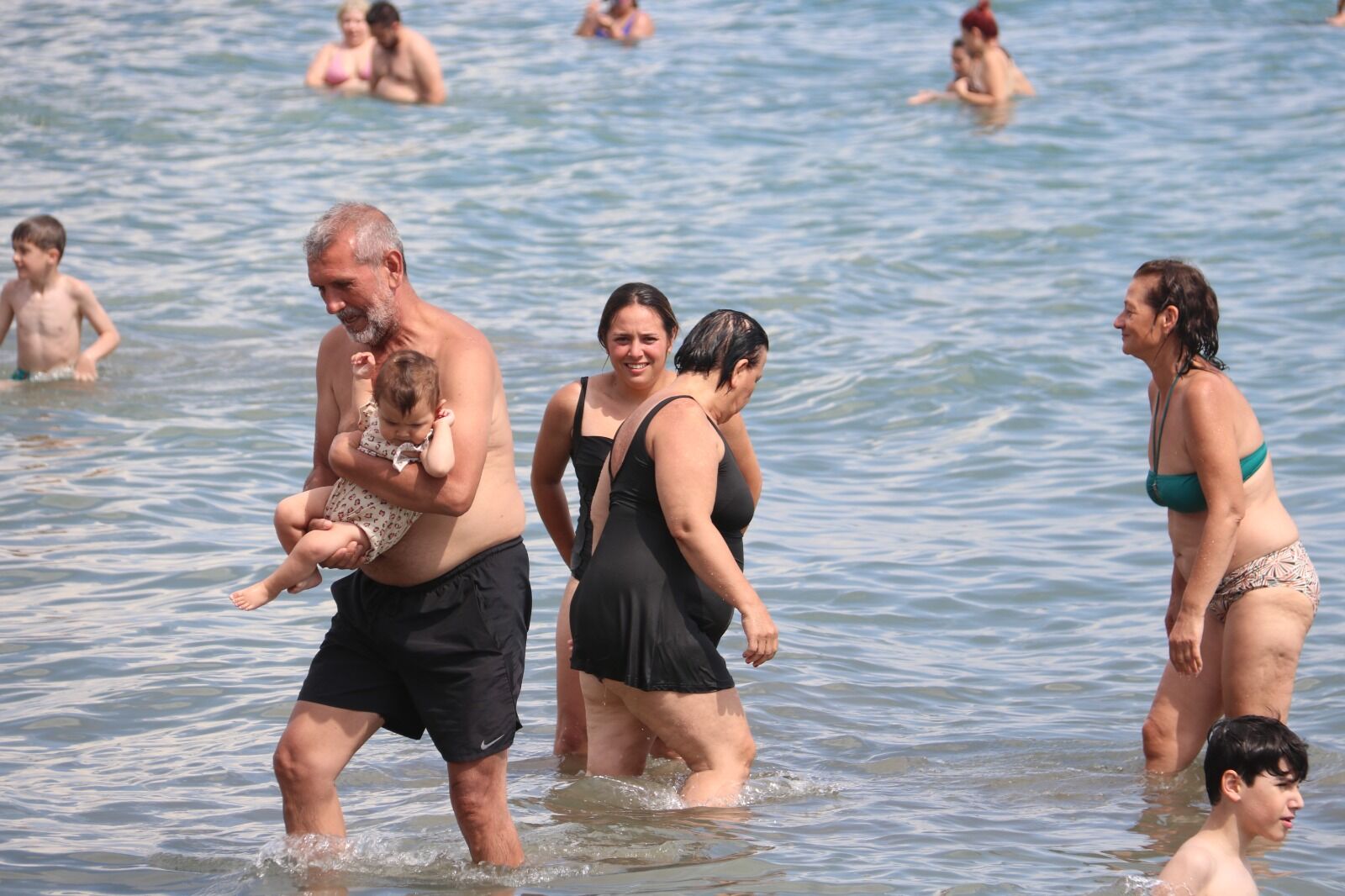 Fethiye’de Uygun Fiyatlı Plaj Bayramda Doldu Taştı