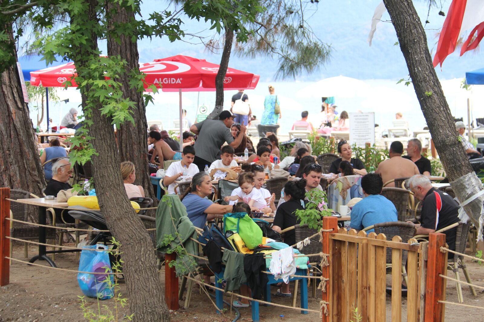 Fethiye’de Uygun Fiyatlı Plaj Bayramda Doldu Taştı