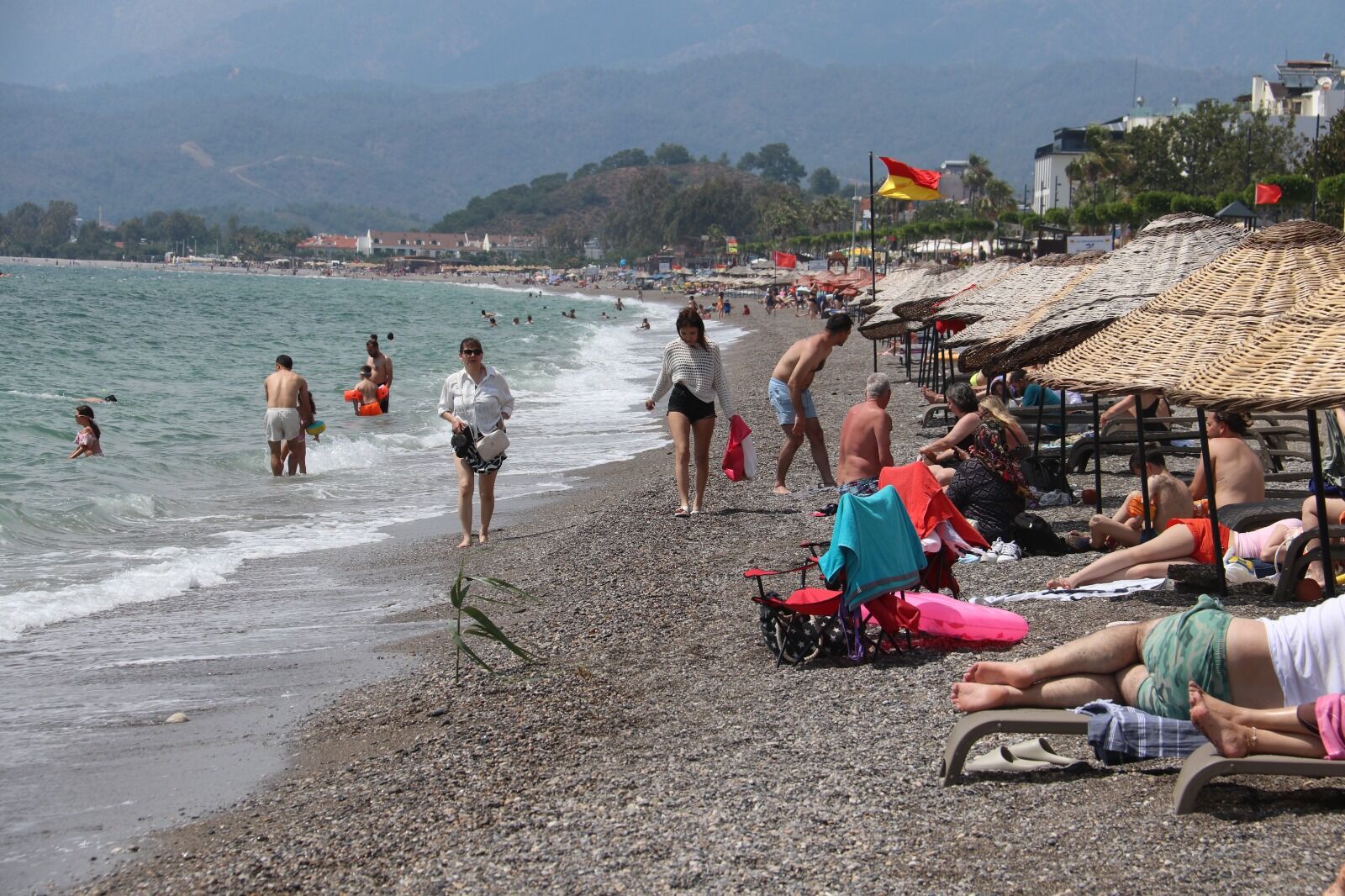 Çalış Plajı’nda “Şezlong Yakınına Oturmayın” Uyarısı