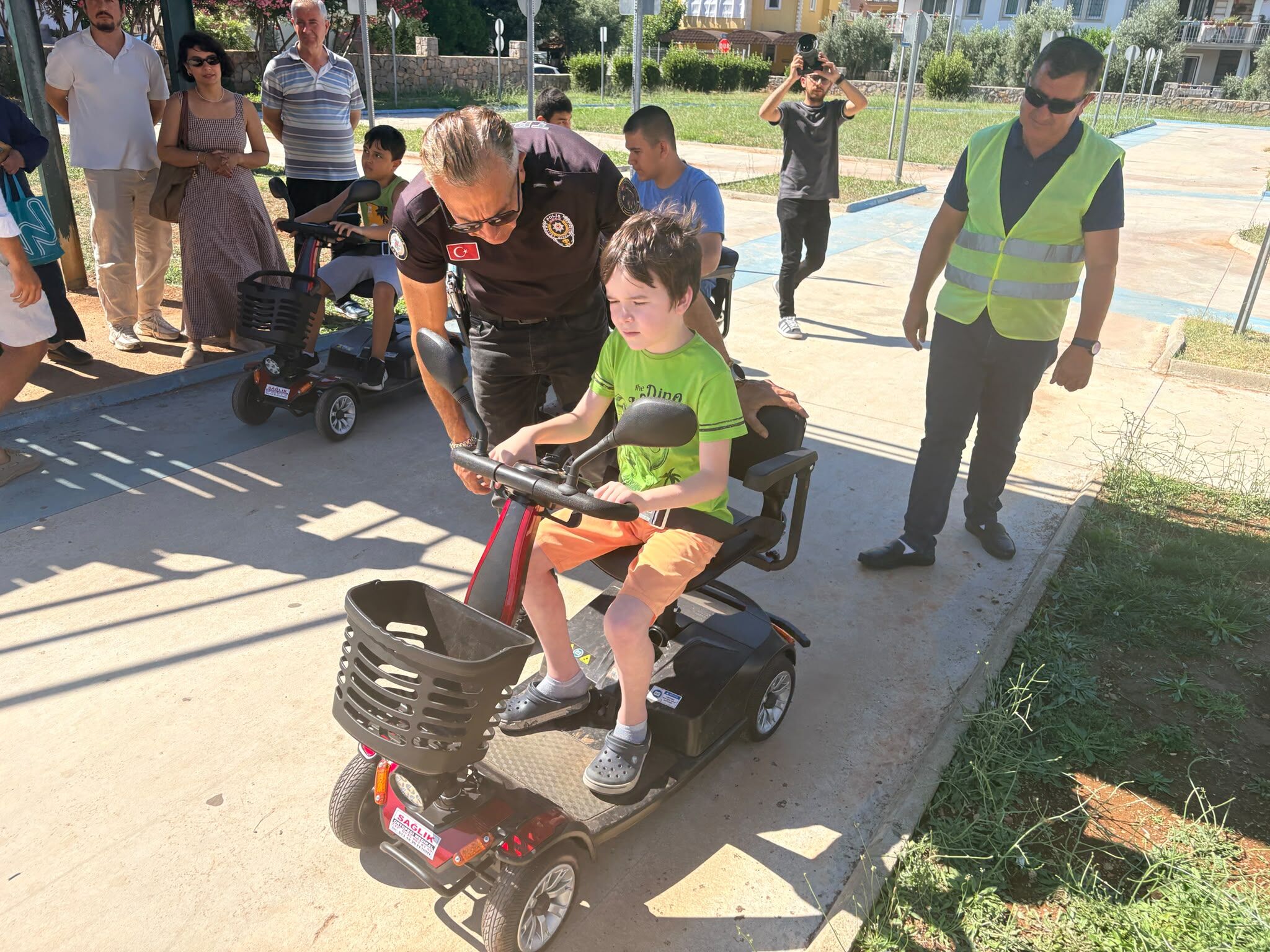 Fethiye’de Otizmli Çocuklara Trafik Eğitim Parkı'nda Uygulamalı Eğitim