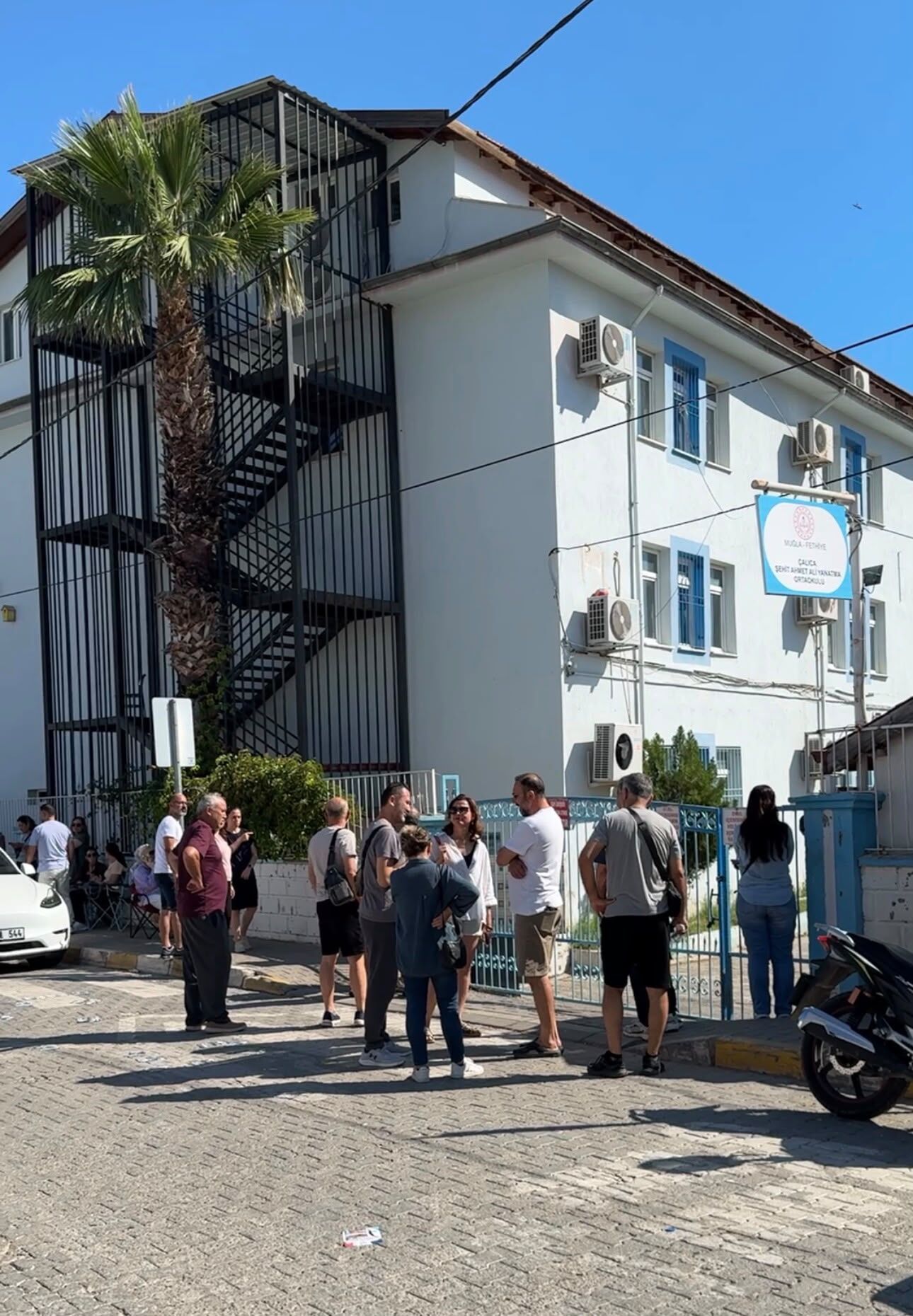 Fethiye’de LGS Heyecanı Başladı: Bazı Öğrenciler Evrak Eksikliği Nedeniyle Sınava Giremedi
