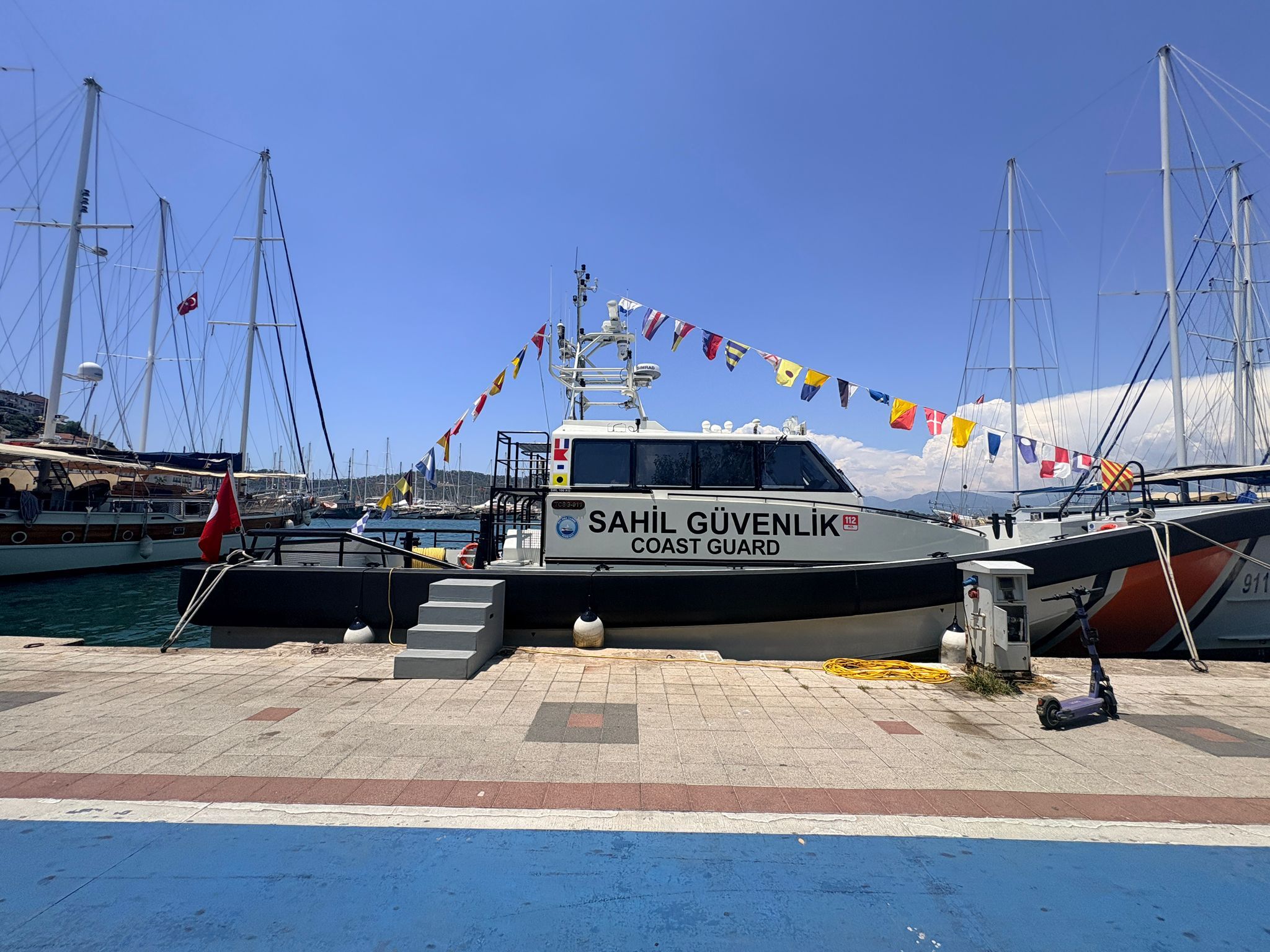 Fethiye’de Sahil Güvenlik Botu TCSG-911 Vatandaşların Ziyaretine Açıldı