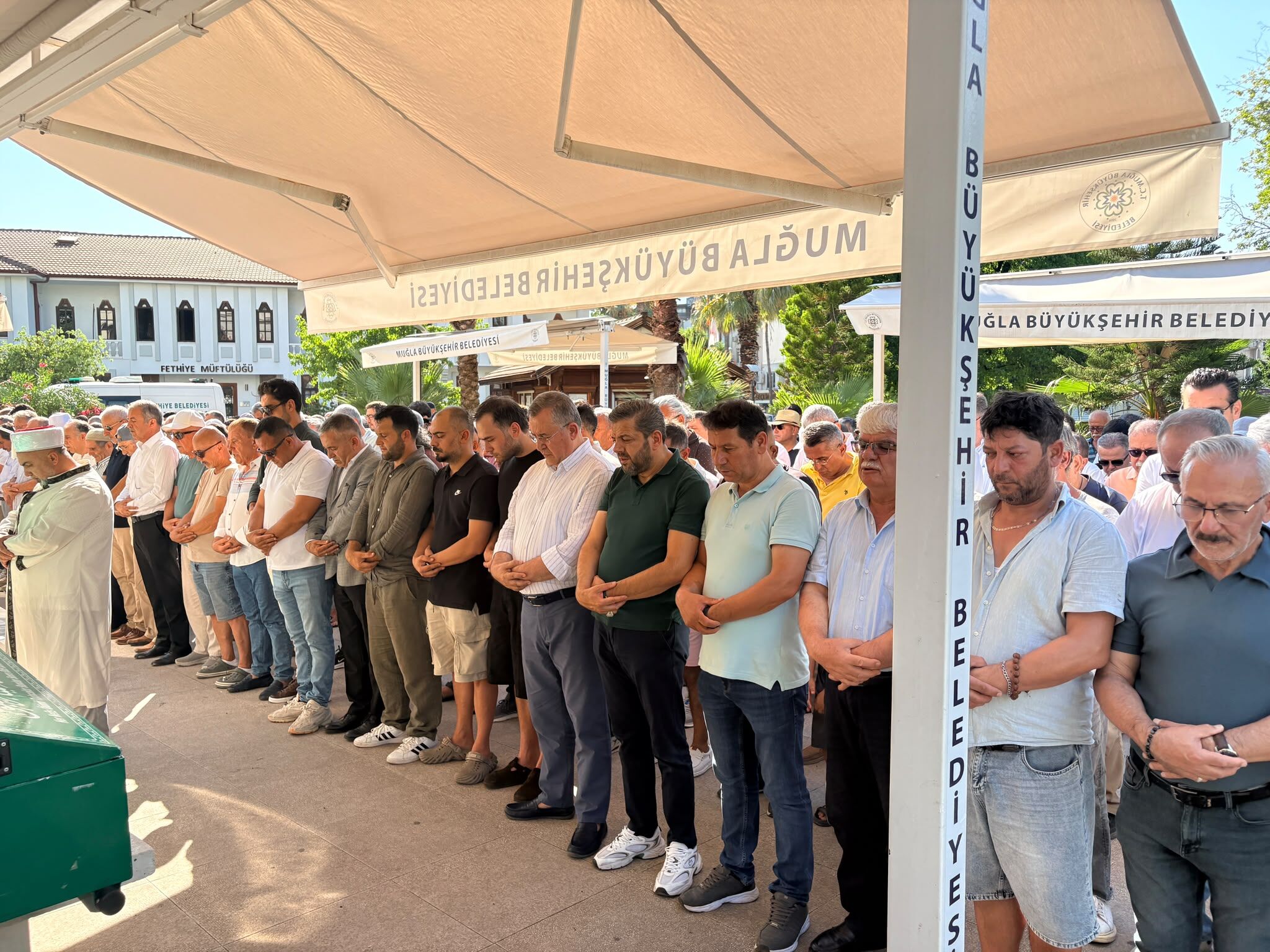 Fethiye'nin Sevilen Esnaflarından Ömer Eriz Son Yolculuğuna Uğurlandı
