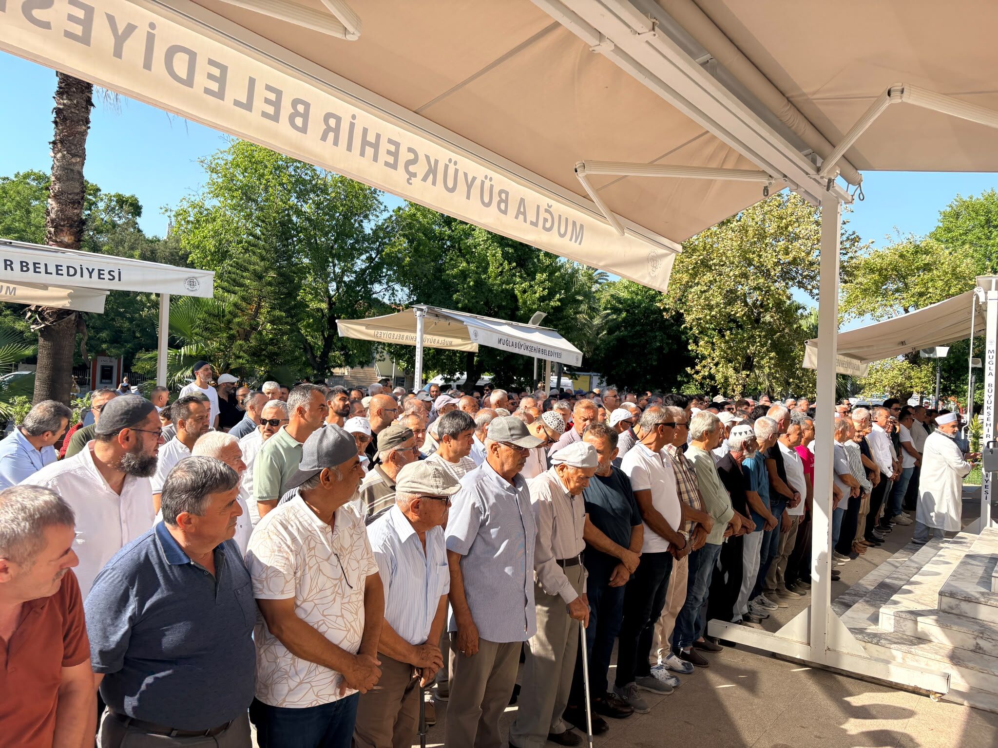 Fethiye'nin Sevilen Esnaflarından Ömer Eriz Son Yolculuğuna Uğurlandı