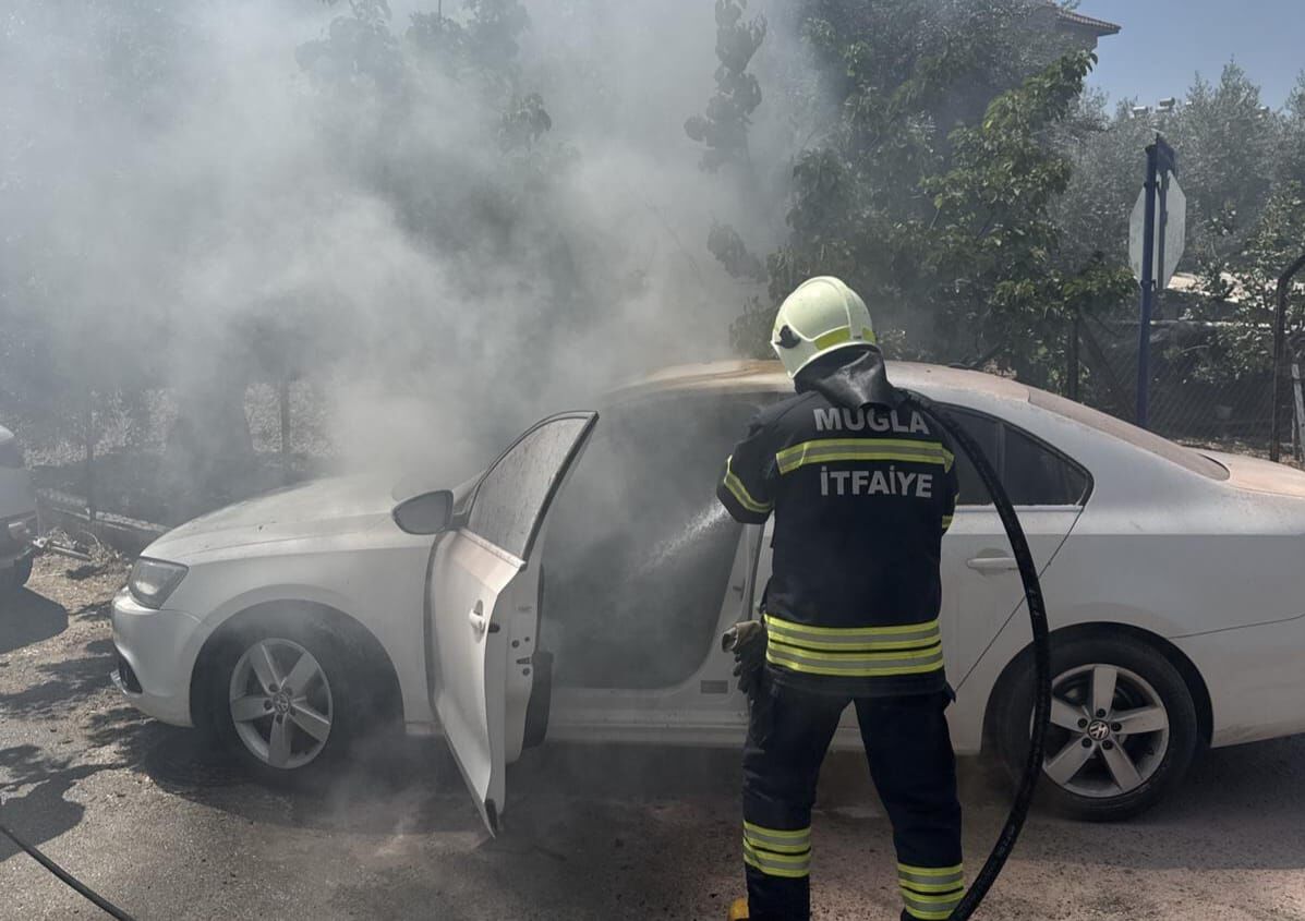 Fethiye’de Araç Yangını Korkuttu