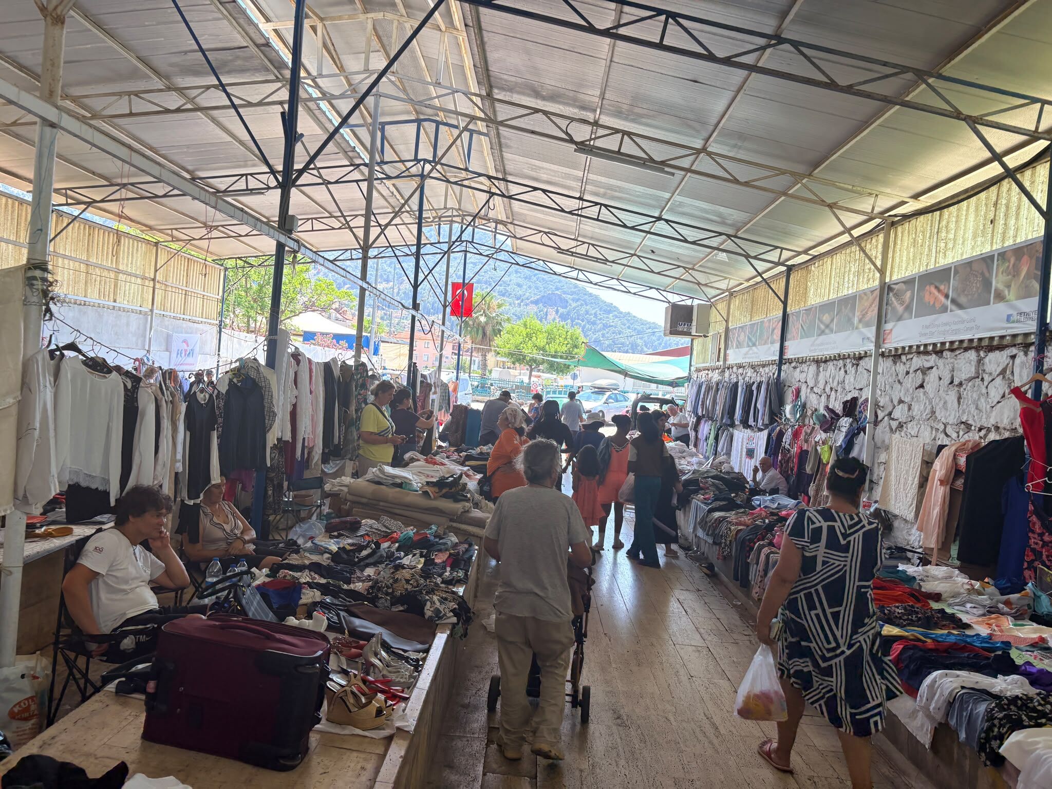 Fethiye'de İkinci El Pazarı'na Vatandaşlardan Yoğun İlgi