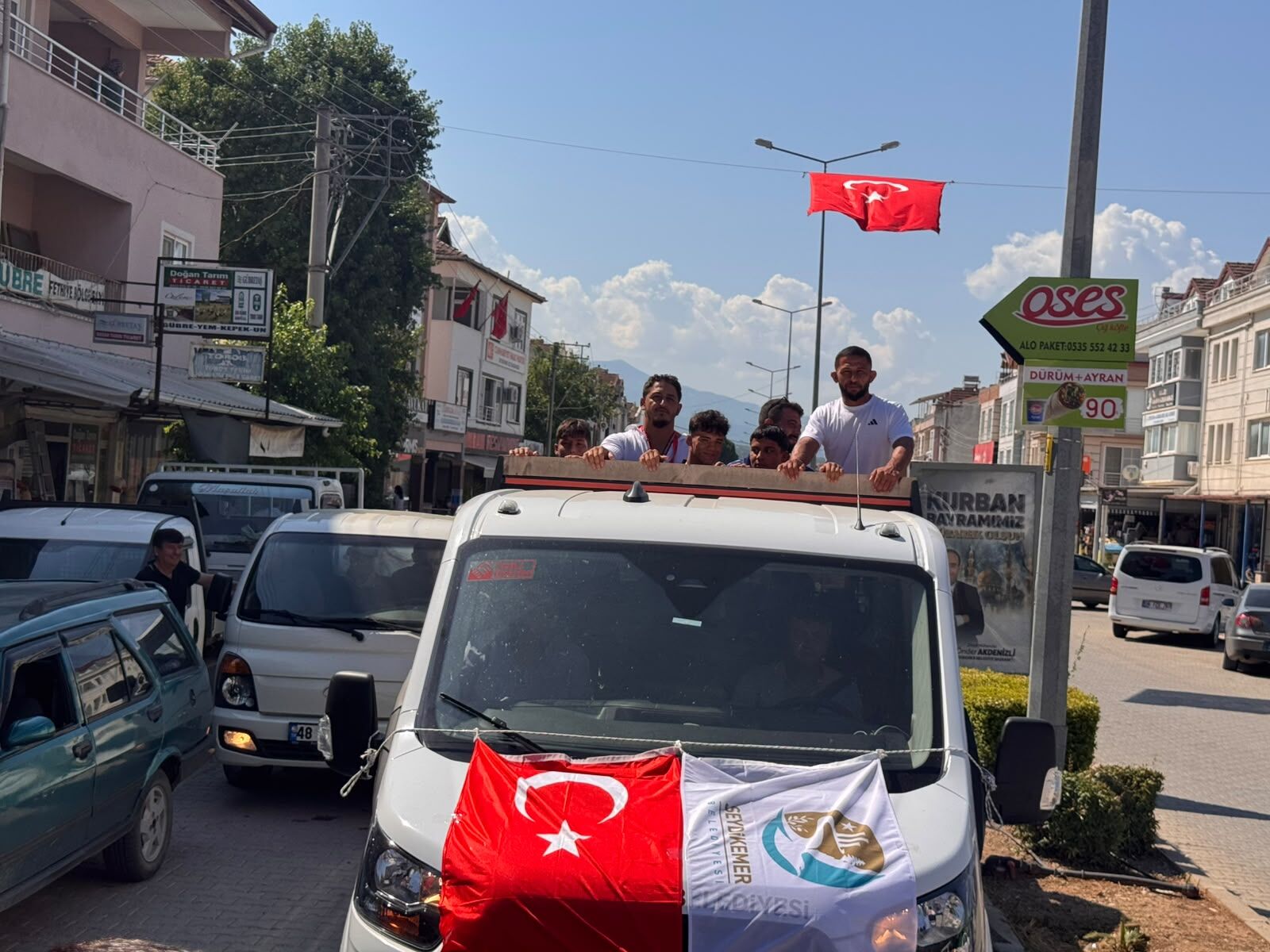 Kırkpınar'ın Madalyalı Pehlivanlarına Seydikemer'de Coşkulu Karşılama