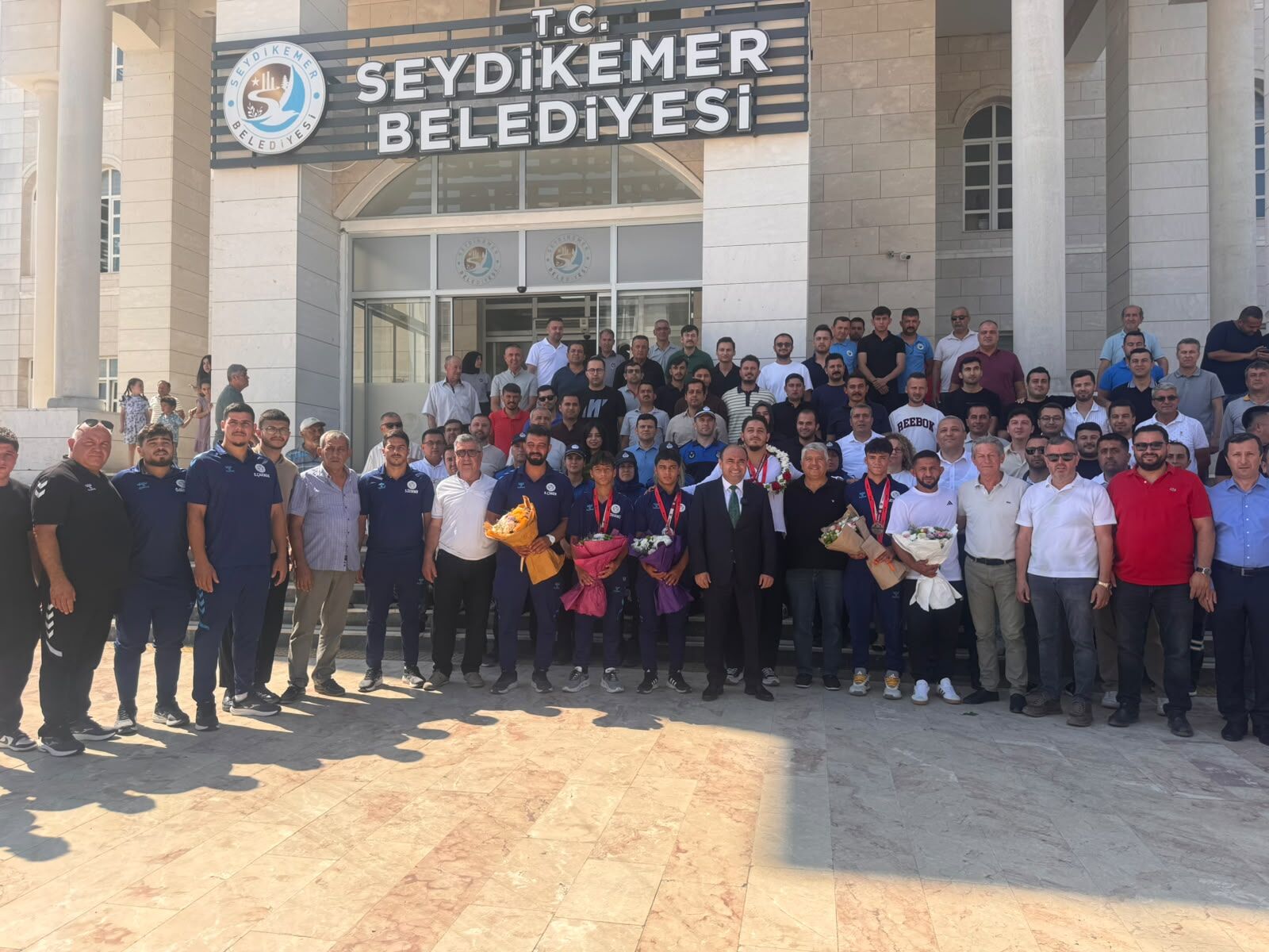Kırkpınar'ın Madalyalı Pehlivanlarına Seydikemer'de Coşkulu Karşılama