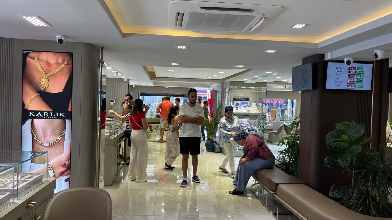 Altında Düşüş Trendi Sürüyor