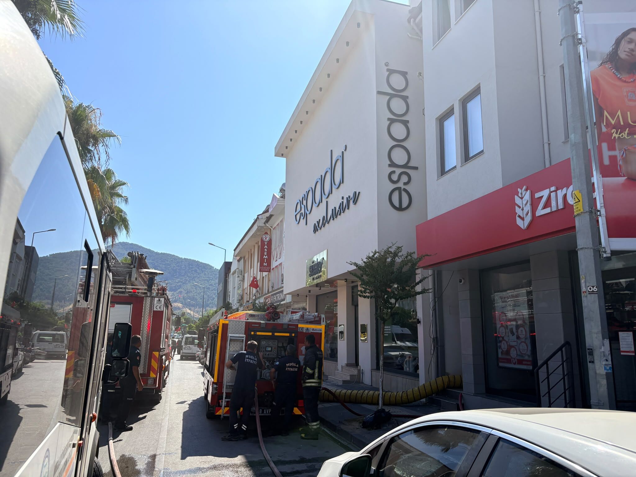 Fethiye'de Apartmanın Çatı Katında Yangın
