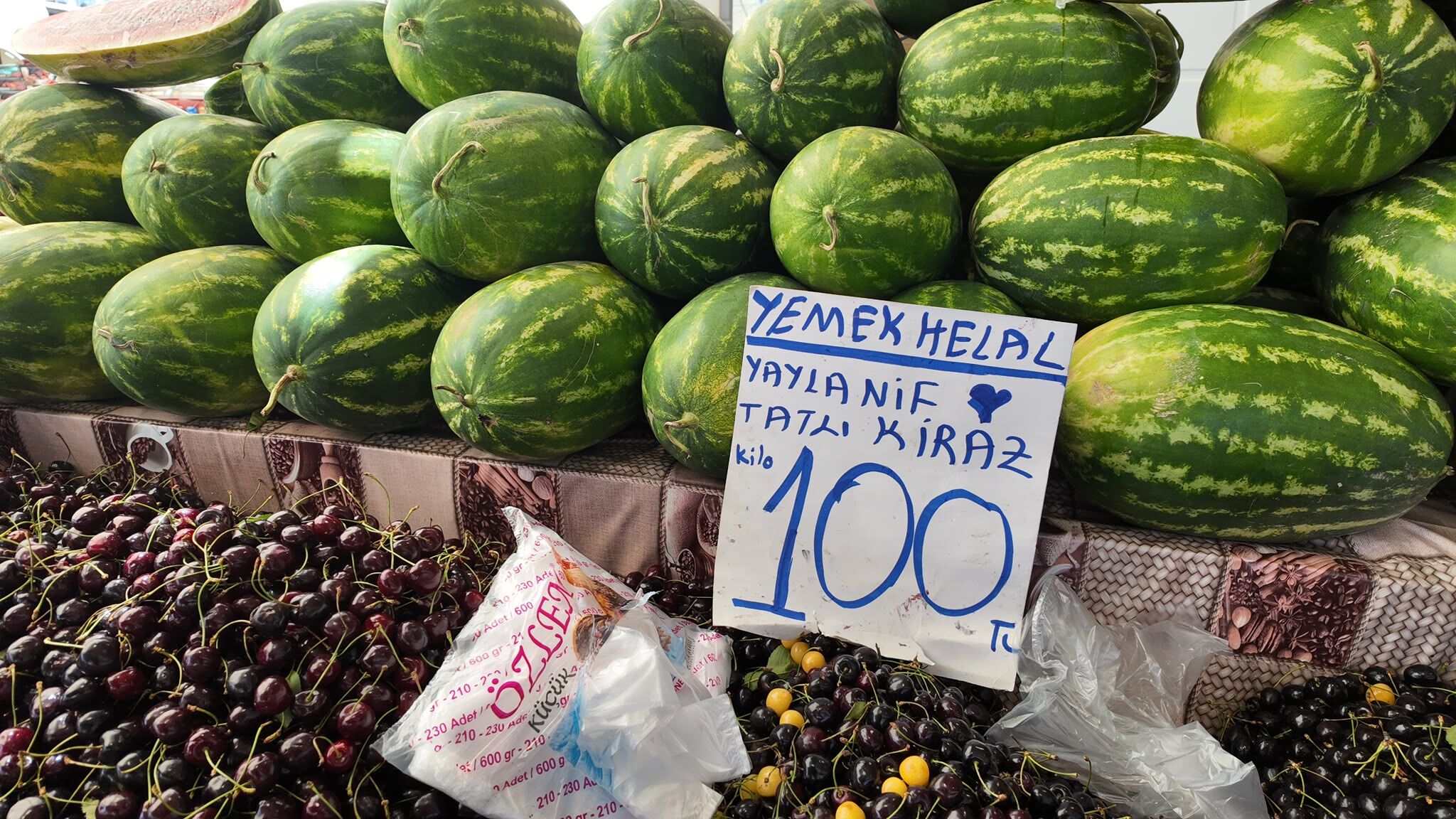 Fethiye Cumartesi Pazarı'nda Kavun Fiyatları Yüksek Seyrediyor