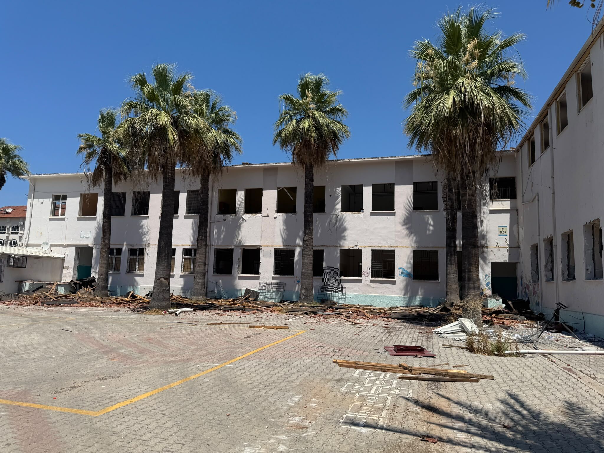 Fethiye Gazi Ortaokulu’nda Yıkım Başladı