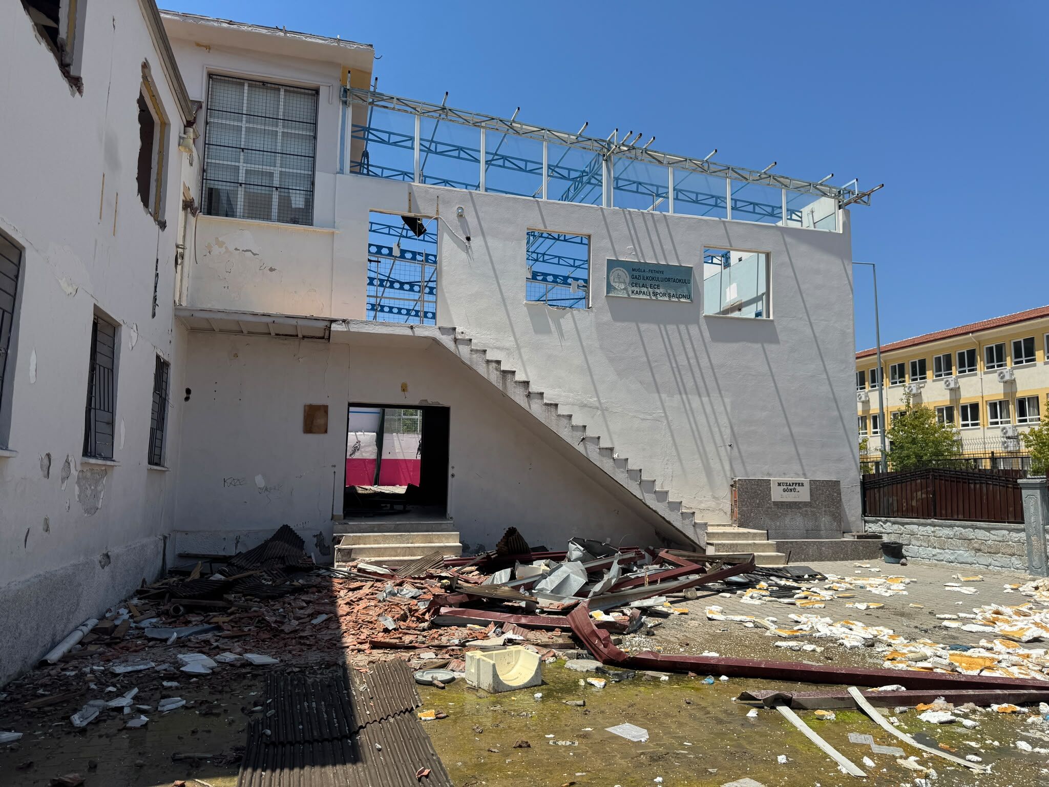 Fethiye Gazi Ortaokulu’nda Yıkım Başladı