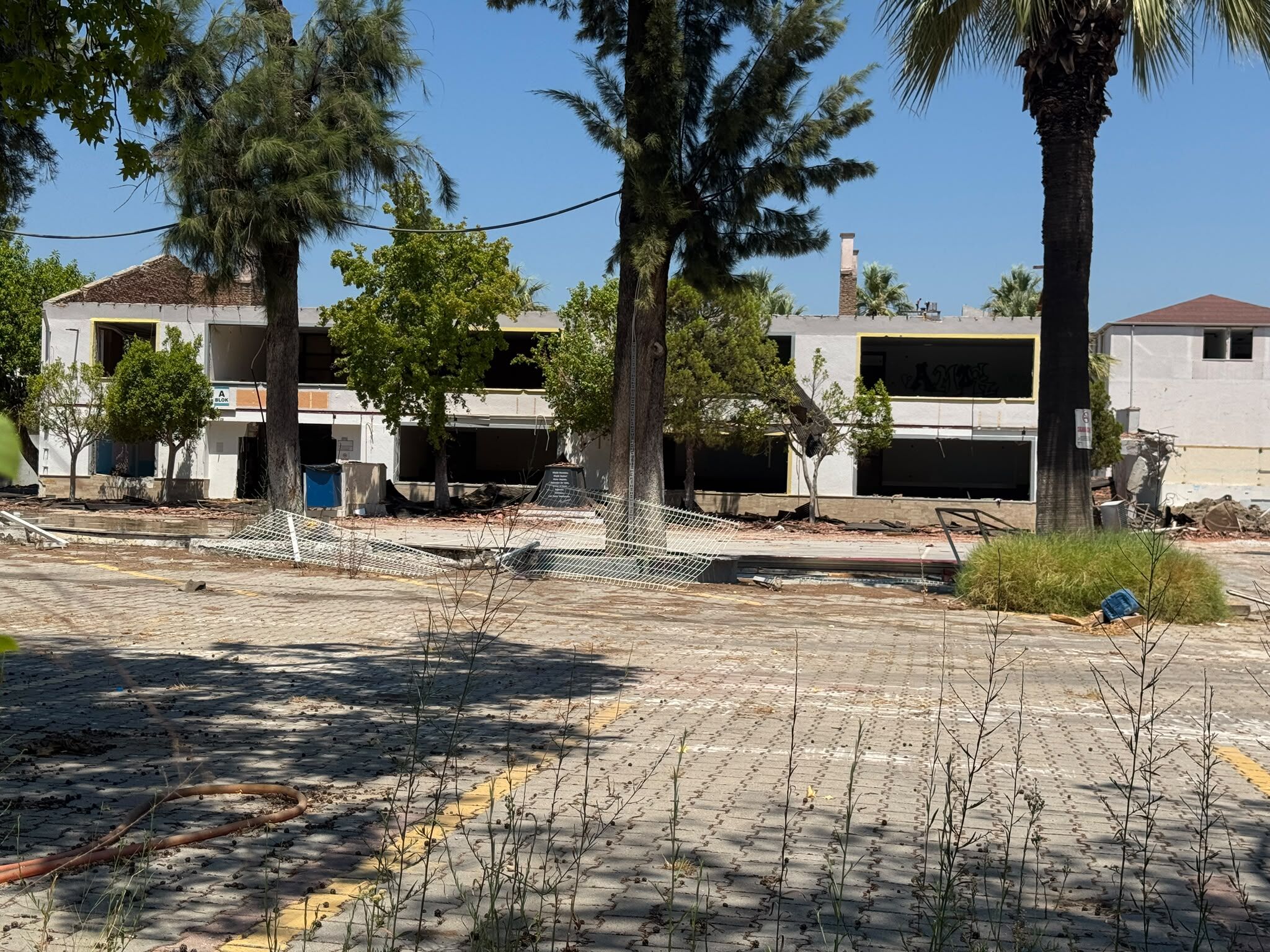 Fethiye Gazi Ortaokulu’nda Yıkım Başladı