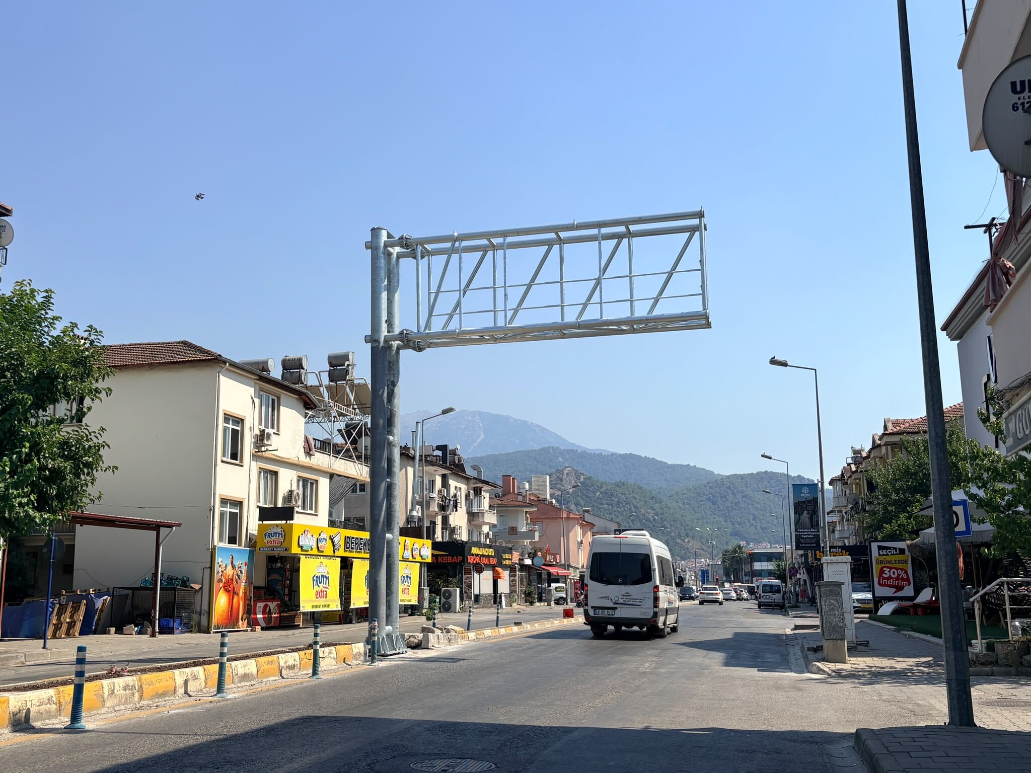 Fethiye’de Trafikte  Akıllı Dijital Tabelalar Devreye Giriyor