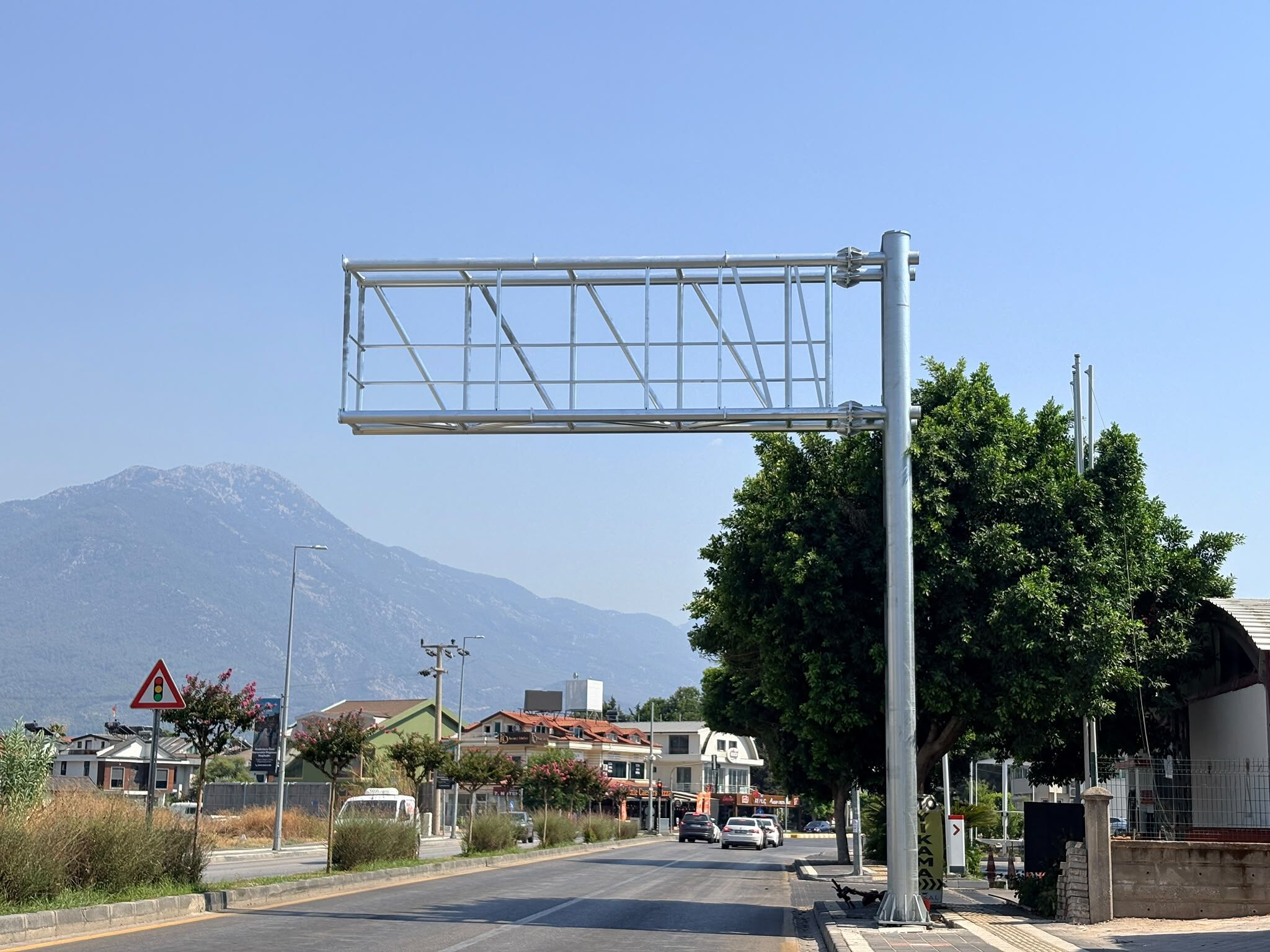 Fethiye’de Trafikte  Akıllı Dijital Tabelalar Devreye Giriyor