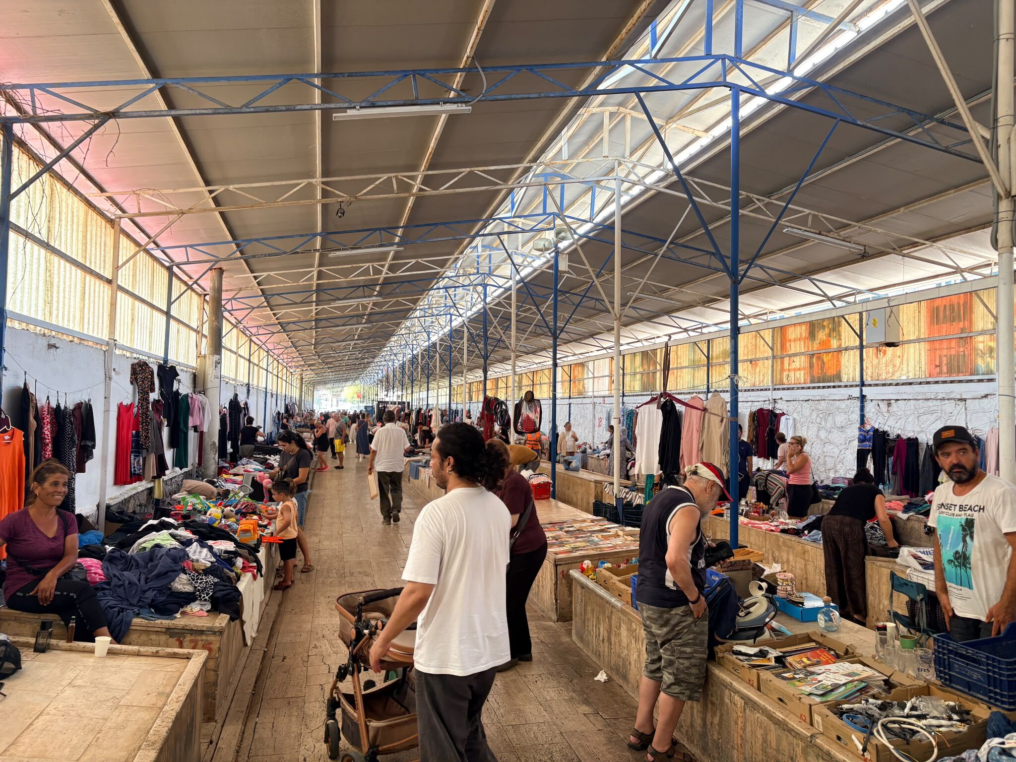 Fethiye İkinci El Pazarı’nda Satıcı Ataçocuğu Ücretlerin Kaldırılmasını İstiyor