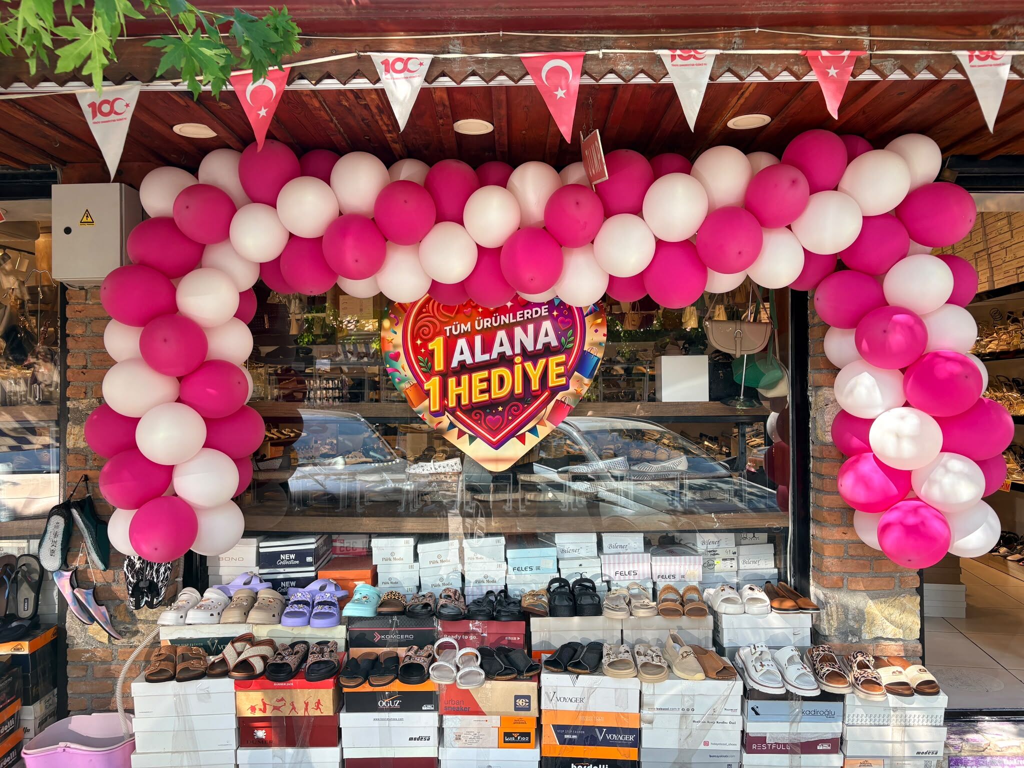 Şık Kundura’da “1 Alana 1 Hediye” Kampanyası Başladı