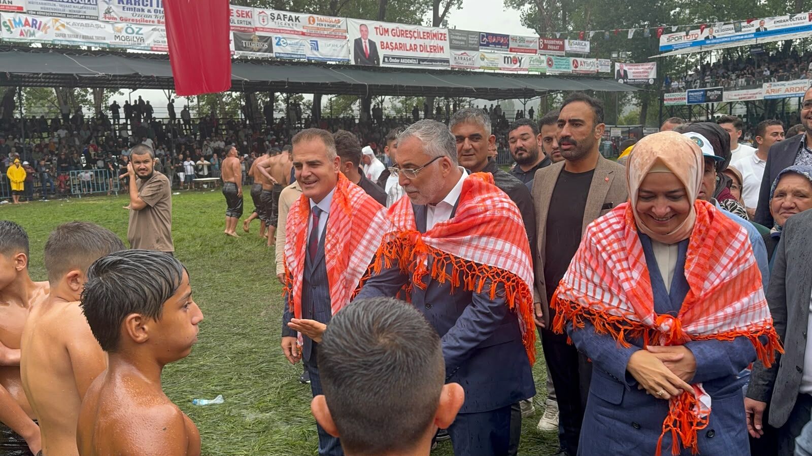 Bakan Işıkhan, Seydikemer'de 33. Geleneksel Seki Yağlı Pehlivan Güreşleri'ne Katıldı