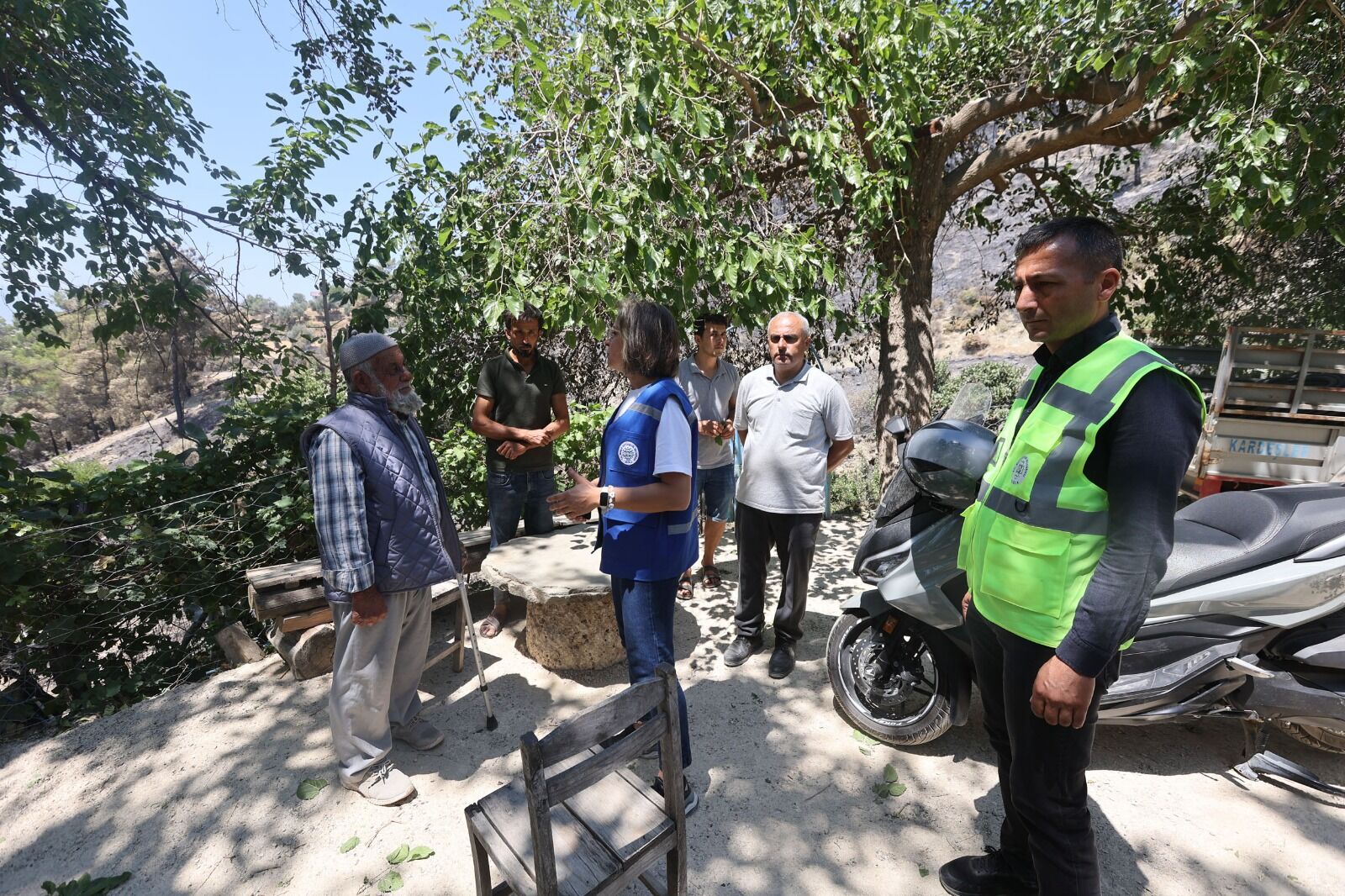 Yangında Hayvanlarını Ve Tarlalarını Kaybeden Üreticilere Büyükşehir Desteği