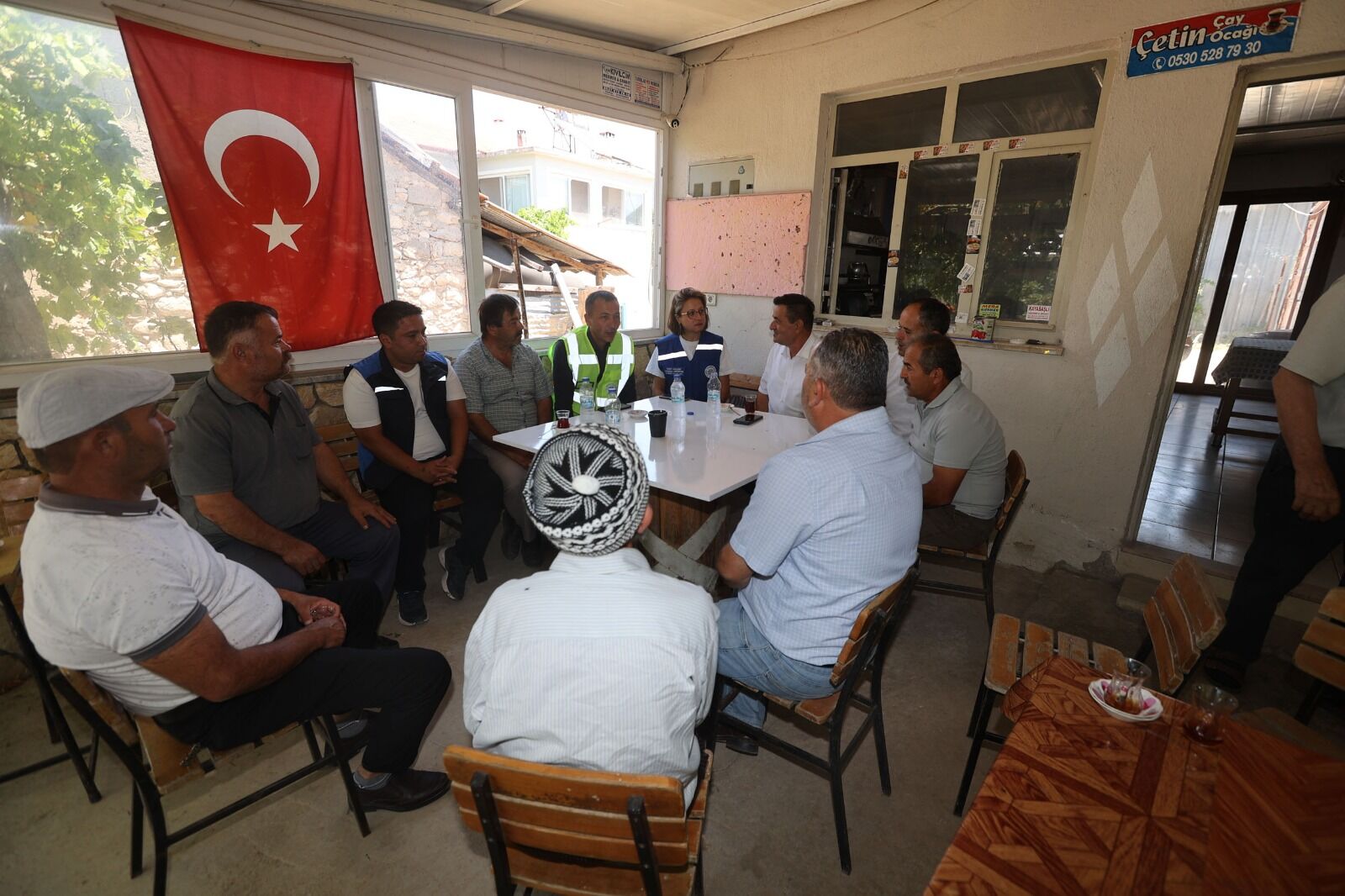 Yangında Hayvanlarını Ve Tarlalarını Kaybeden Üreticilere Büyükşehir Desteği