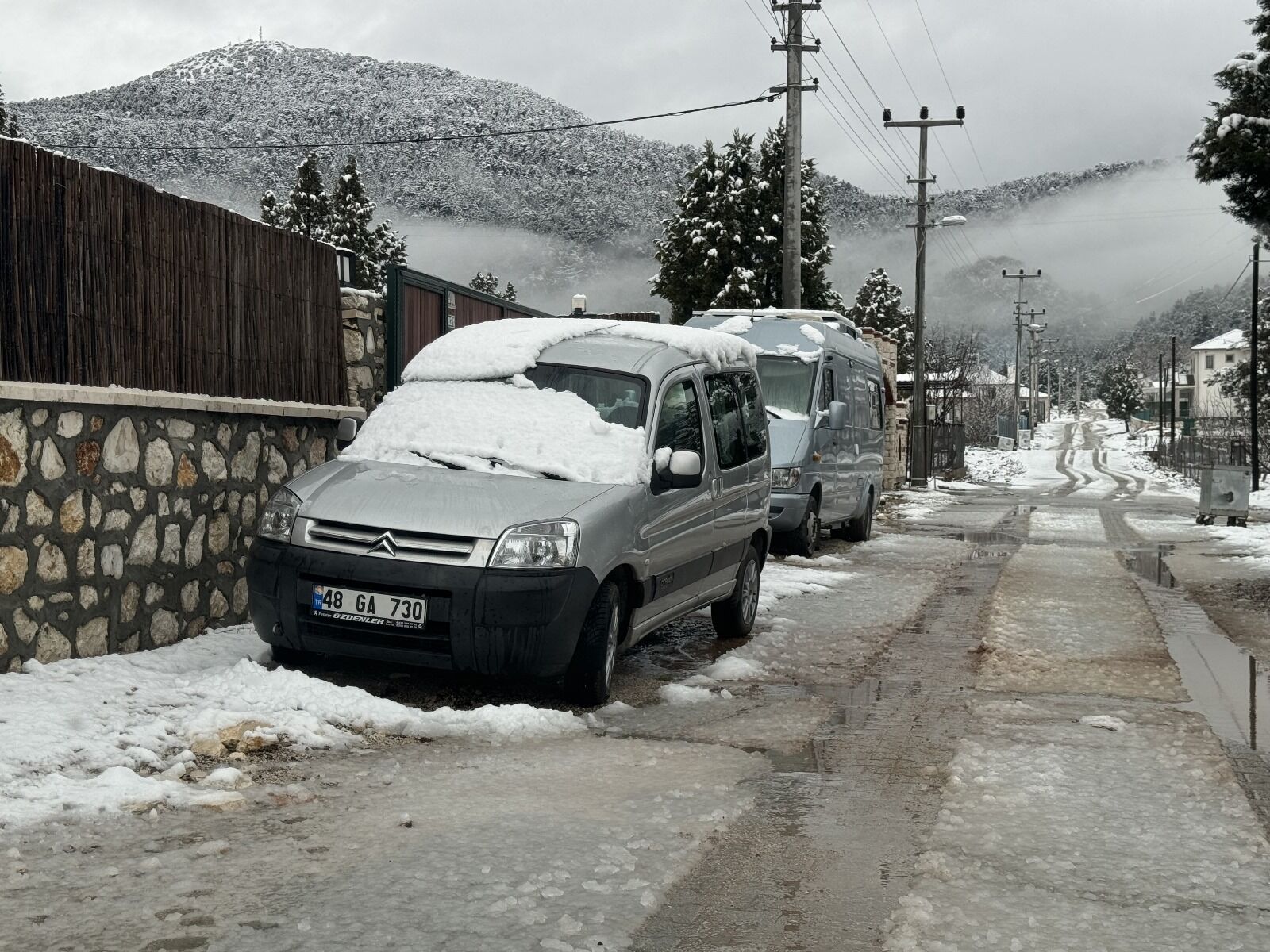 Yaylalara Kar Yağdıkça Vatandaşlar Sevindi