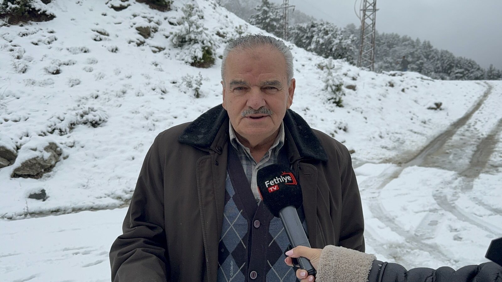Yaylalara Kar Yağdıkça Vatandaşlar Sevindi