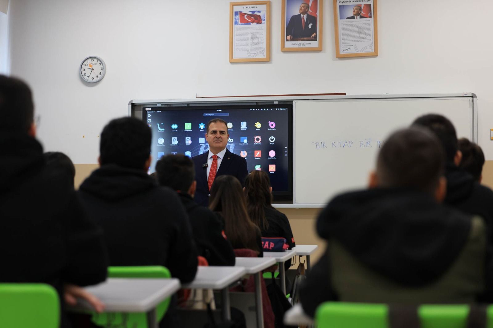 Yeni Dönemin İlk Dersini, Vali Dr. İdris Akbıyık Verdi