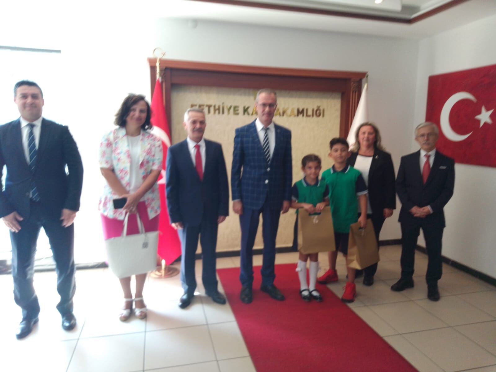 Kaymakam Ertaş’a Türk Bayrağı Armağan Edildi