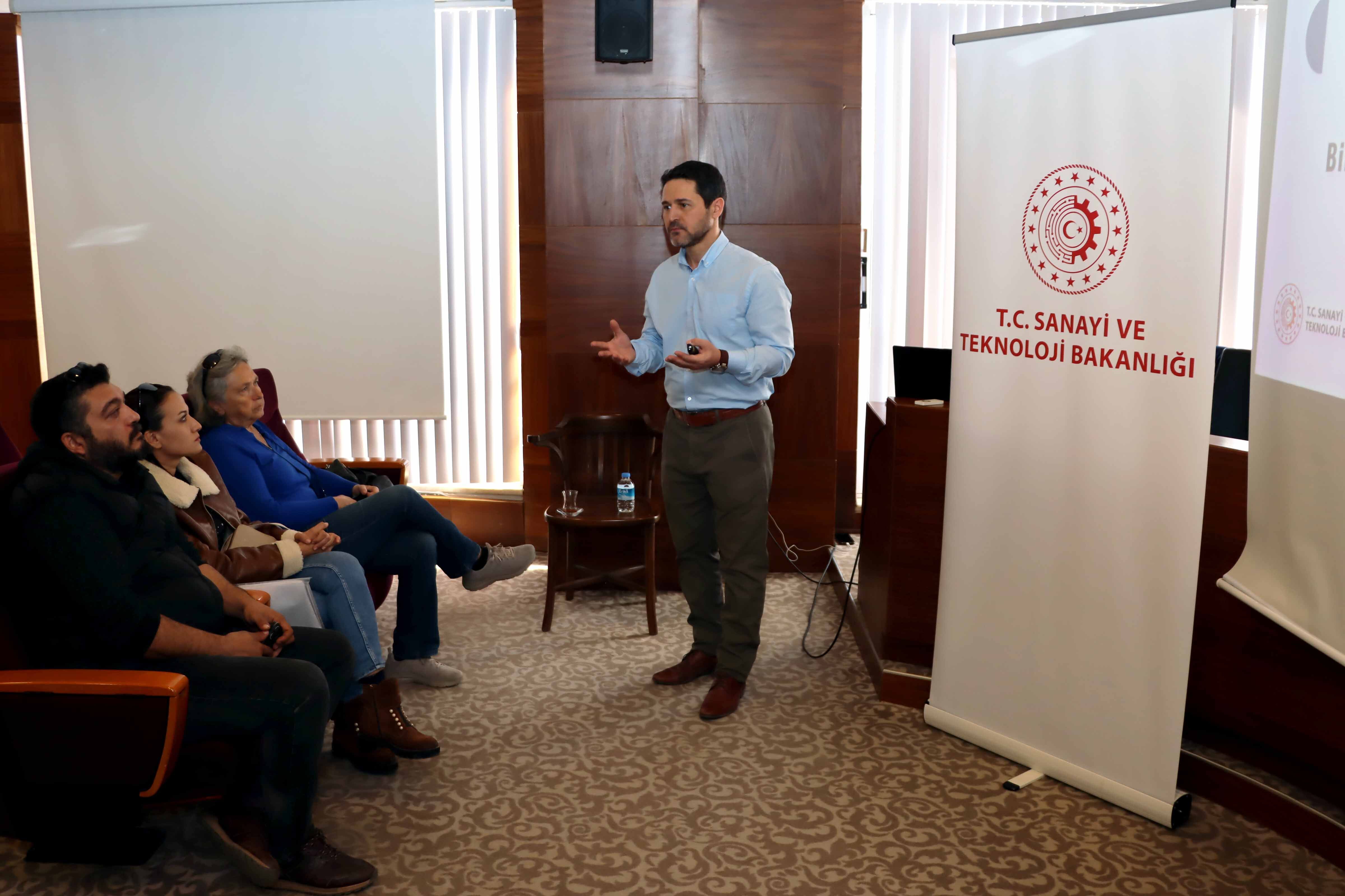 ‘Yenilikçi Kadın Girişimci Destek Programı’ FTSO’da Tanıtıldı