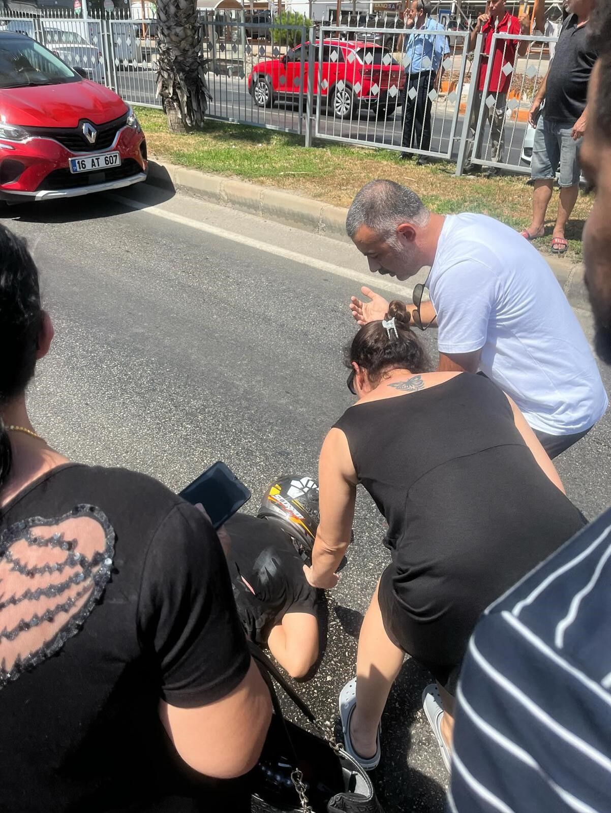 Yolcu Minibüsüne Çarpan Motosikletli Yaşamını Yitirdi