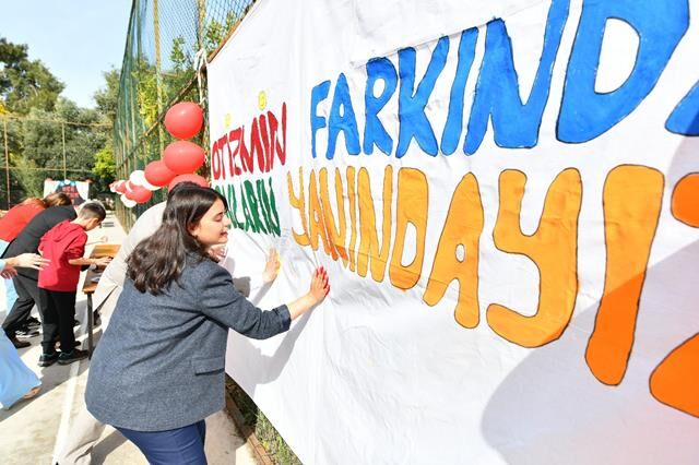 Yunus Nadi İlköğretim Okulu’nda Otizm Farkındalık Sergisi Düzenlendi