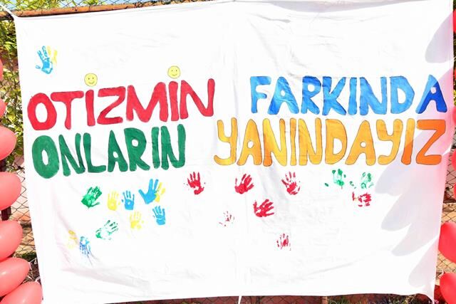 Yunus Nadi İlköğretim Okulu’nda Otizm Farkındalık Sergisi Düzenlendi