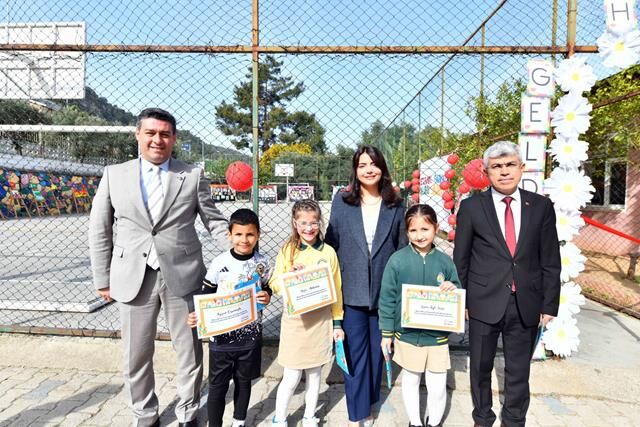 Yunus Nadi İlköğretim Okulu’nda Otizm Farkındalık Sergisi Düzenlendi