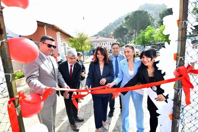 Yunus Nadi İlköğretim Okulu’nda Otizm Farkındalık Sergisi Düzenlendi