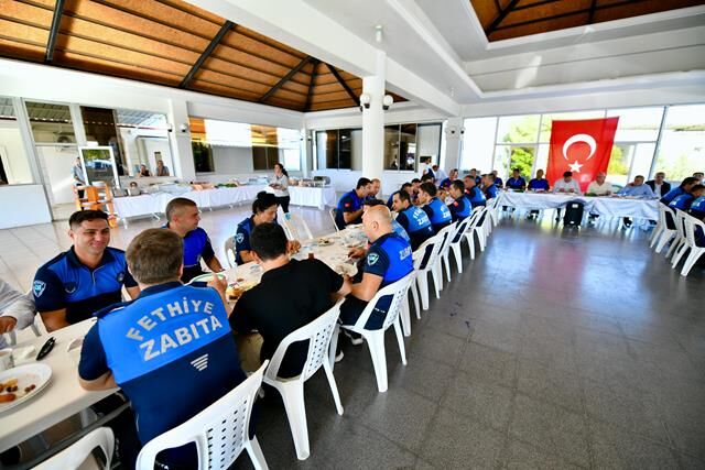 Başkan Karaca, Zabıta Personeliyle Kahvaltıda Bir Araya Geldi