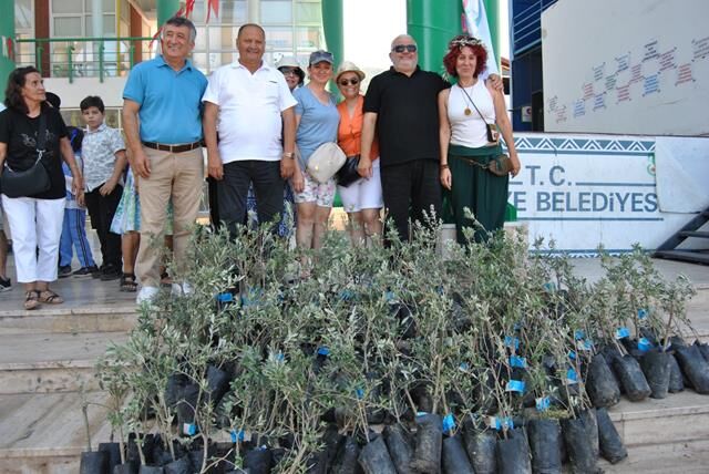 Fethiye’de Yasaya Tepki İçin 200 Adet Zeytin Fidanı Dağıtıldı