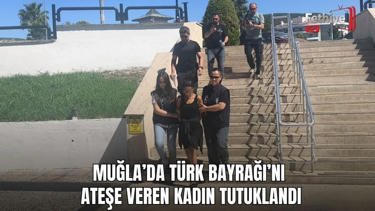 Bir kadının çakmakla Türk Bayrağı’nı ateşe vermesi güvenlik kamerasına yansıdı, polis olayı aydınlattı.