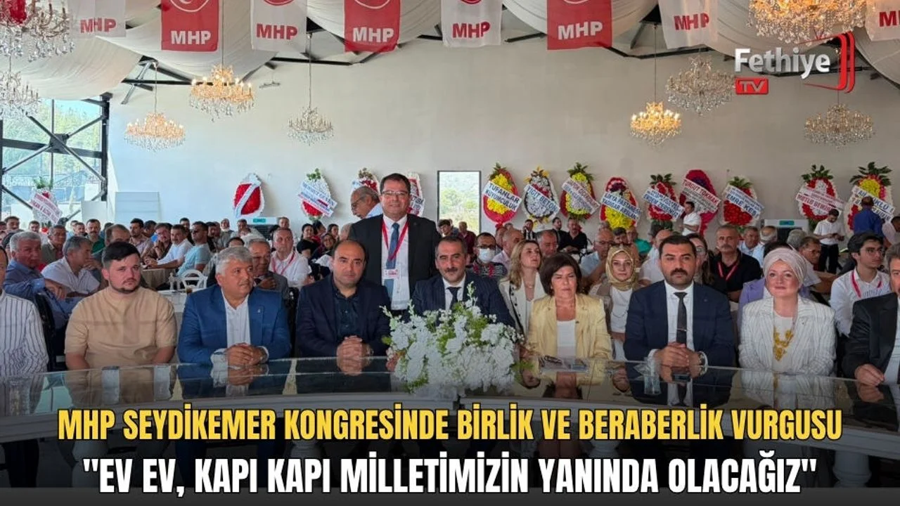 Yaban Domuzları Futbol Sahasını Mesken Tuttu