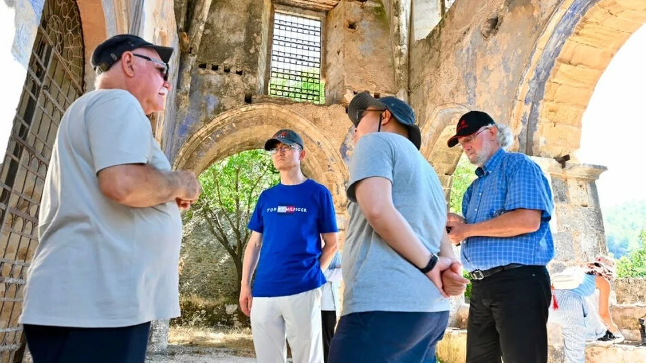 Kendini Yakmak İsteyen Yaşlı Kadın Makilik Alanı Ateşe Verdi