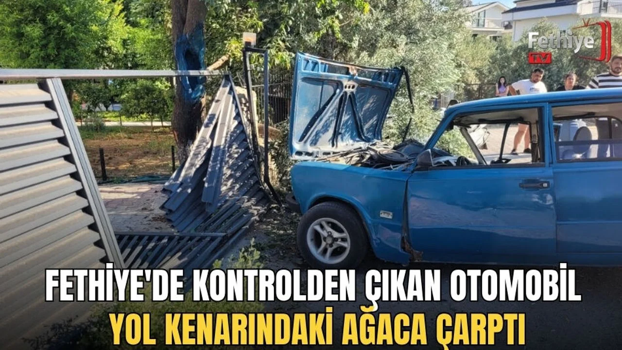 Fethiye'de Kontrolden Çıkan Otomobil Yol Kenarındaki Ağaca Çarptı