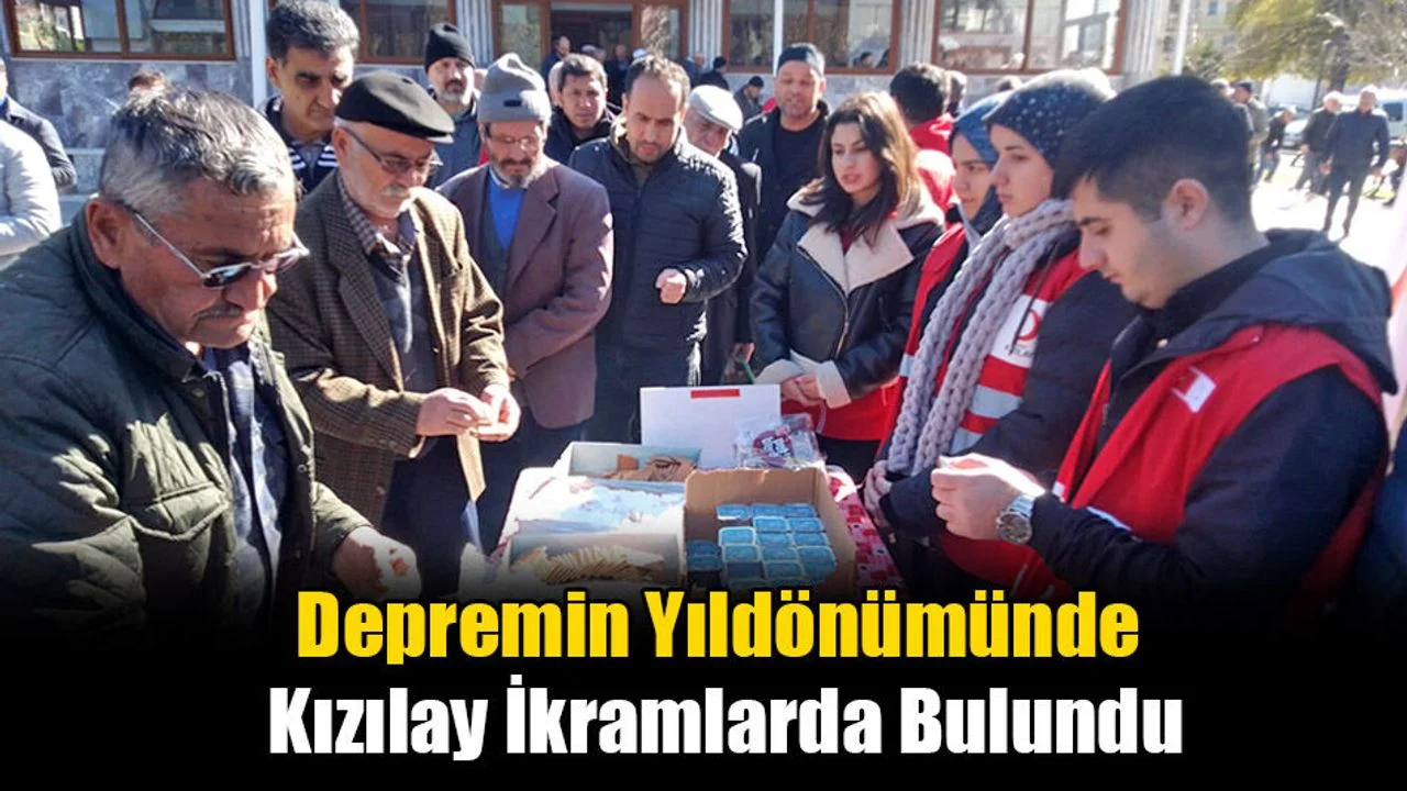 Depremin Yıldönümünde Kızılay İkramlarda Bulundu