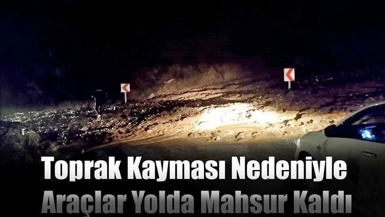 Toprak Kayması Nedeniyle Araçlar Yolda Mahsur Kaldı