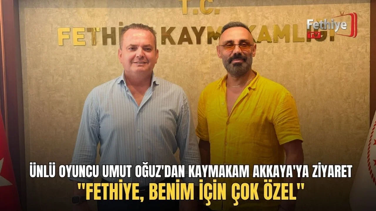 Oyuncu Umut Oğuz, Fethiye ziyareti sırasında yetkililerle hatıra fotoğrafı çektirdi.