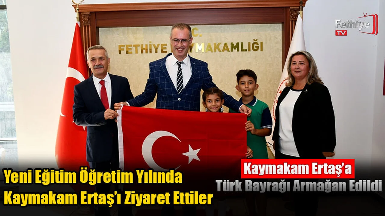 Kaymakam Ertaş’a Türk Bayrağı Armağan Edildi