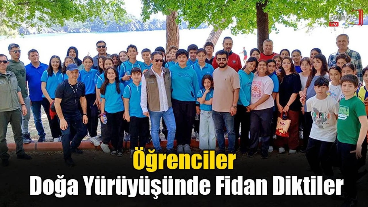 Öğrenciler Doğa Yürüyüşünde Fidan Diktiler