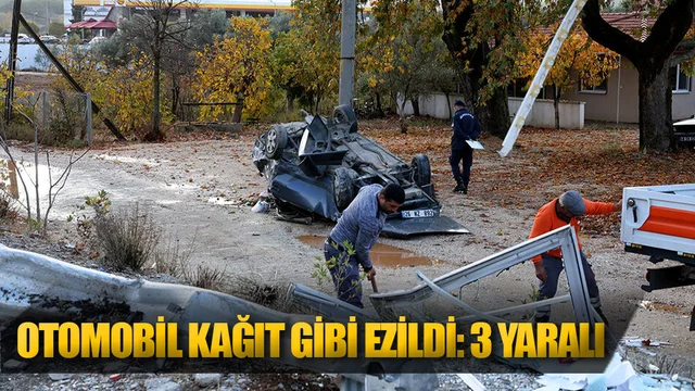 Otomobil Kağıt Gibi Ezildi: 3 Yaralı