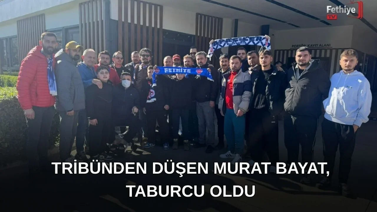 Fethiyespor taraftarları, taburcu edilen Murat Bayat'ı hastane önünde alkışlarla karşıladı.