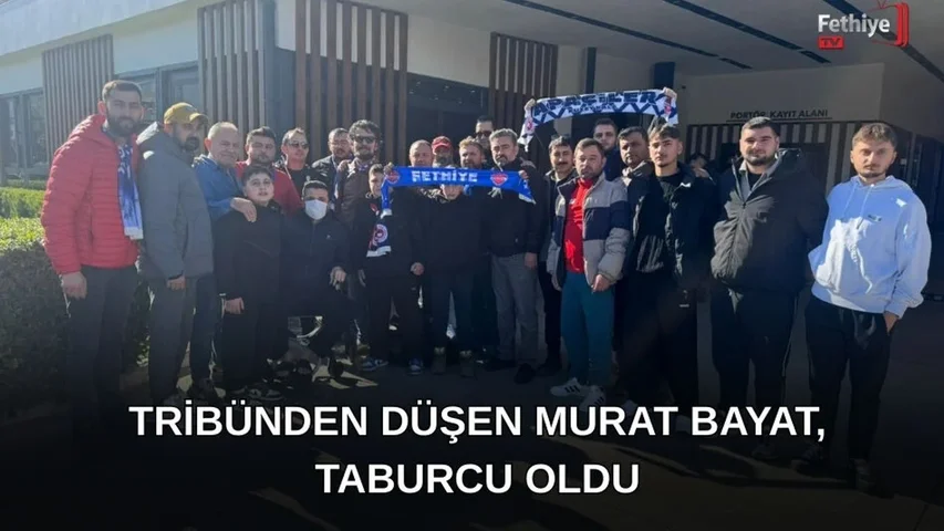 Fethiyespor taraftarları, taburcu edilen Murat Bayat'ı hastane önünde alkışlarla karşıladı.